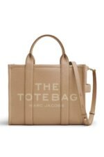 Marc Jacobs The small tote bag in camel full-grain leather with top handles.