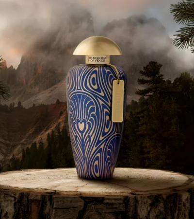 An elegant and luxurious Liberty fragrance from the Merchant of Venice. The classic gold and blue flacon comes in a classic shape and transmits a dreaminess, taking you to another world with just one spritz.